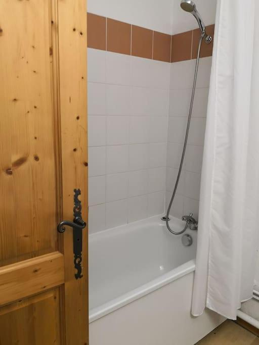 Bel Appartement En Residence Avec Piscines Samoëns Exteriör bild